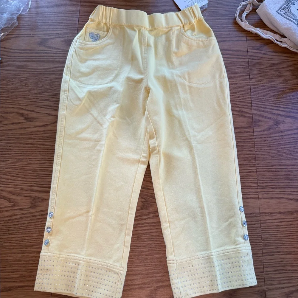 Quacker Factory Dream Jeans Butter Yellow Capri w/ Bling Embellishments - Picture 3 of 16